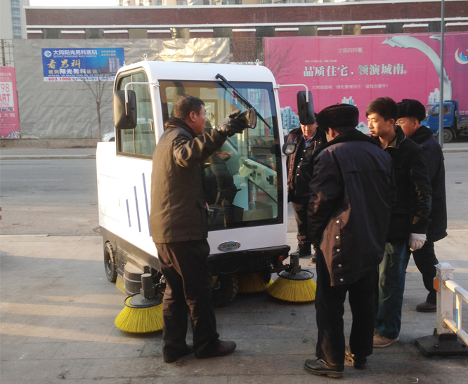 電動掃地車案例-鄭州鑫陽物業