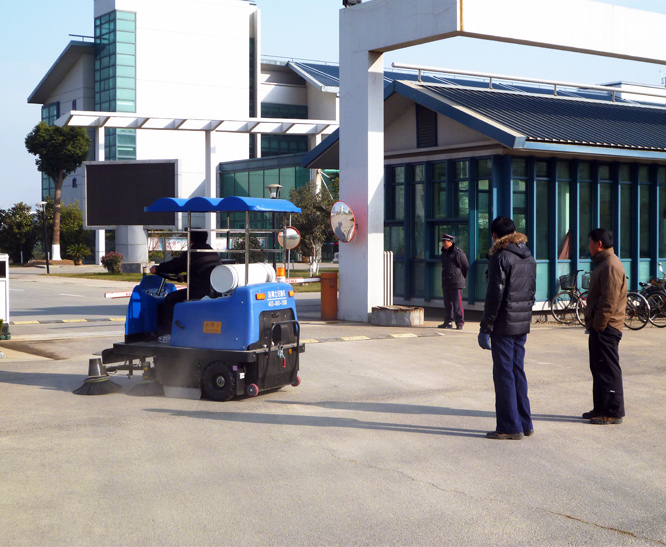 掃路車案例-南京工業職業技術學院