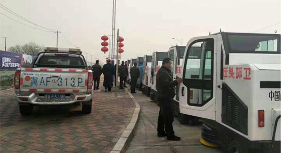 所有電動掃地車均噴繪丘頭環衛